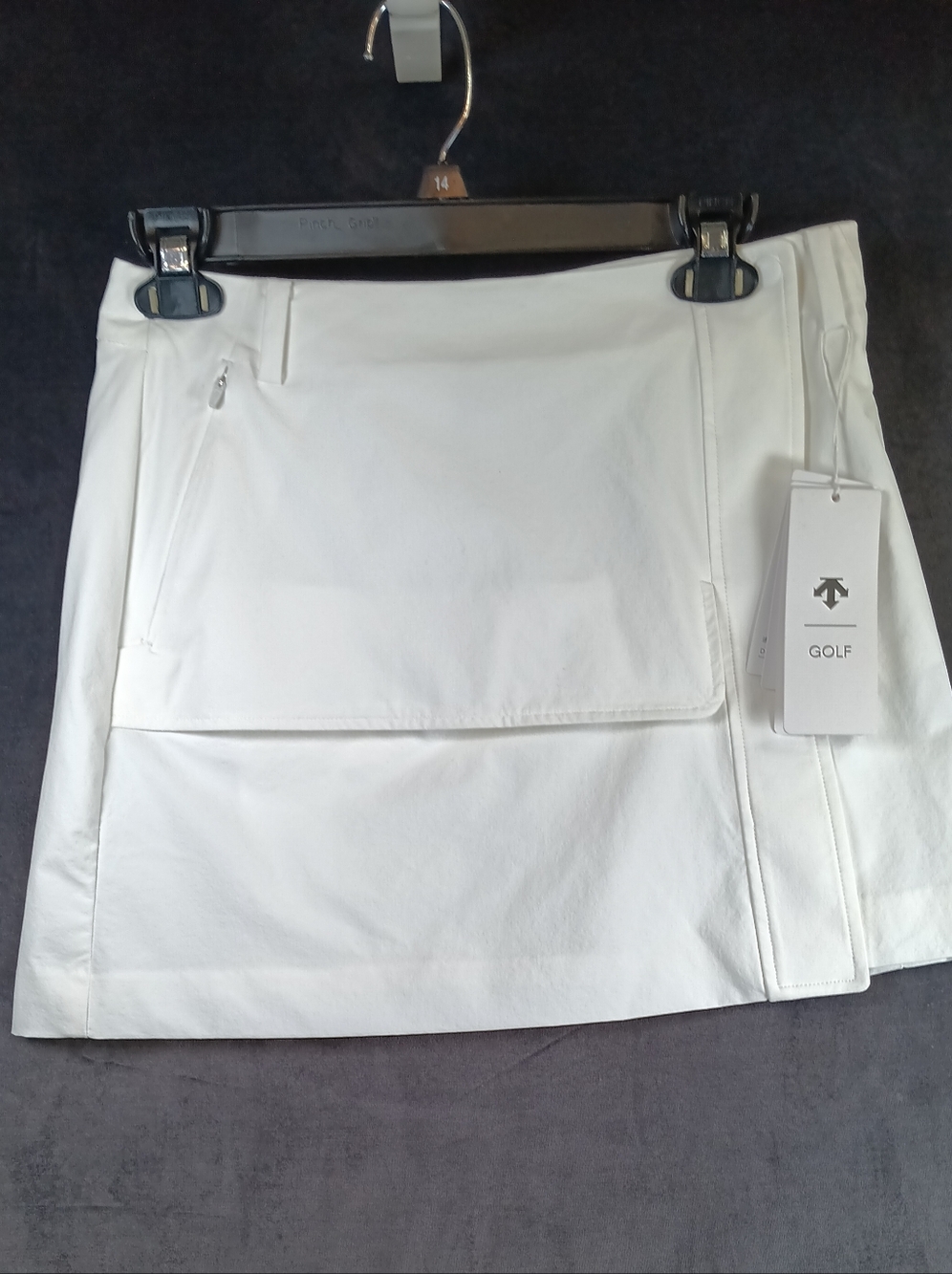 Descente Golf White Athletic Front Wrap Skirt. Back Has Zip removable Clutch